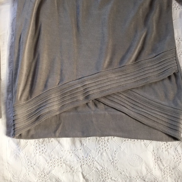 •Athleta Grey Serenity Criss Cross Sweatshirt• - Picture 4 of 5